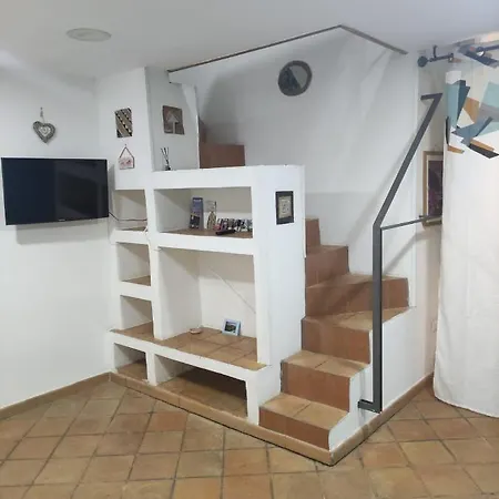 Tribunali Street House *