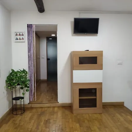 Tribunali Street House *